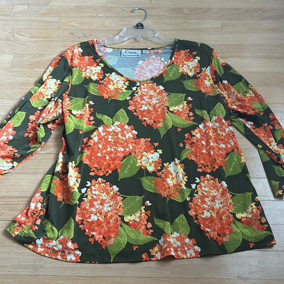 Women’s top - Picture 1 of 2